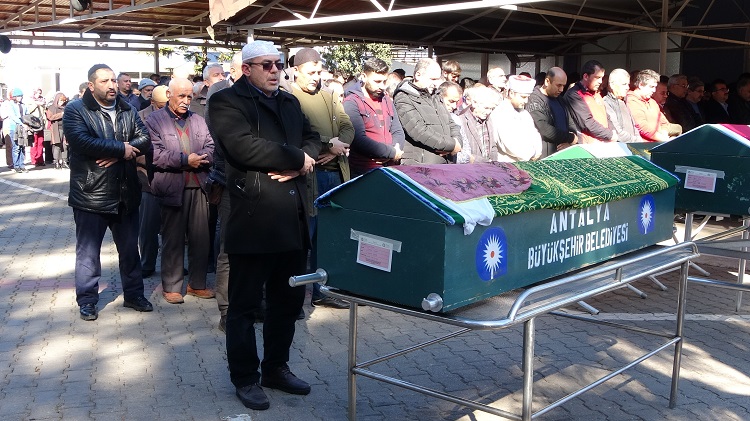 ANNE VE KIZI DUALARLA UĞURLANDI