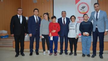 ÖDÜL ALAN ÖZEL ÖĞRENCİLERİ KUTLADI