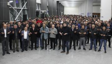 ÖZEL TUR UMRECİLERİ DUALARLA UĞURLANDI