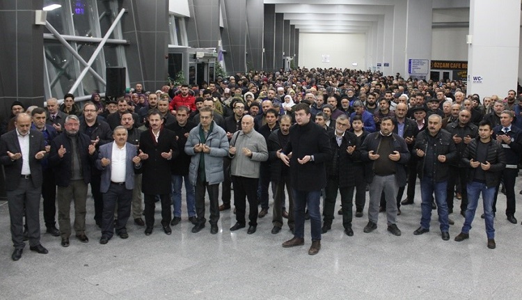 ÖZEL TUR UMRECİLERİ DUALARLA UĞURLANDI