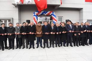 BELEDİYE’NİN SPOR TESİSİ TÖRENLE AÇILDI
