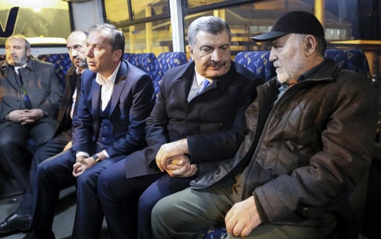 BAKAN ACILI BABAYI TESELLİ ETTİ