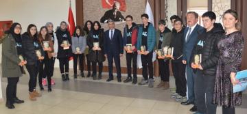 GENÇLERLE BAŞBAŞA SOHBET ETTİ