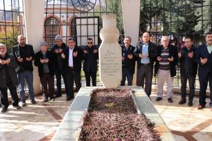 İSKİLİPLİ ATIF HOCA MEZARI BAŞINDA ANILDI