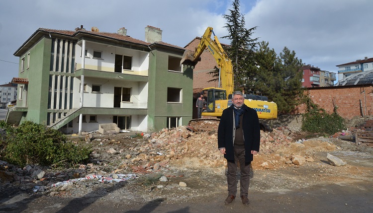 YEŞİL EV DÜZENLENEN TÖRENLE YIKILDI
