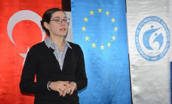 MÜLTECİLER İLE İLGİLİ KONFERANS DÜZENLENDİ