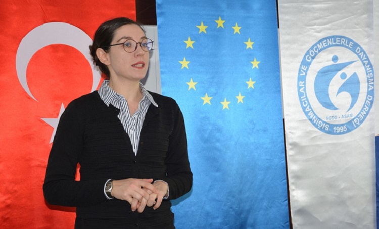 MÜLTECİLER İLE İLGİLİ KONFERANS DÜZENLENDİ