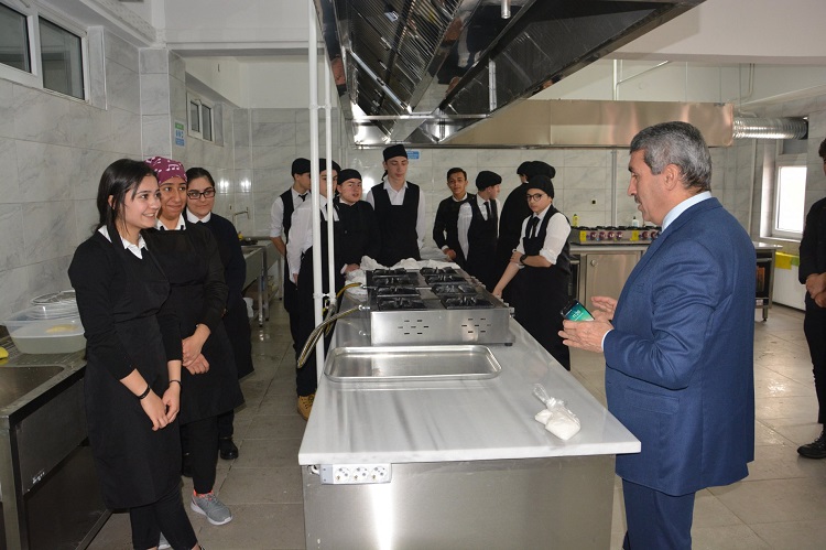 MESLEK LİSELERİNİ ZİYARET ETTİ