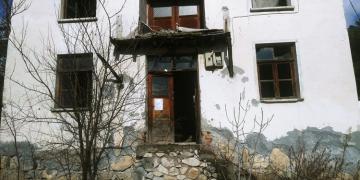 TEHLİKE SAÇAN METRUK EVLER YIKILACAK