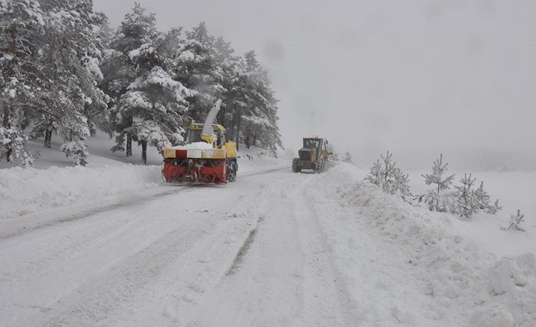 ÇATAK BÖLGESİNDE ULAŞIM AÇILDI