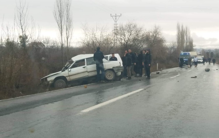 PARA NAKİL ARACI KAZA YAPTI