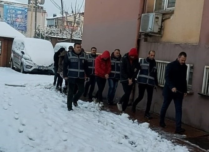 FATURA DOLANDIRICILIĞINA 3 TUTUKLAMA
