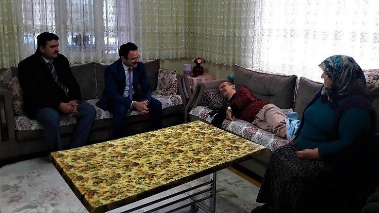 KAYMAKAM ALKAN’DAN ENGELLİLERE ZİYARET