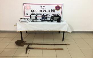 KAÇAK KAZIDA SUÇ ÜSTÜ YAKALANDILAR