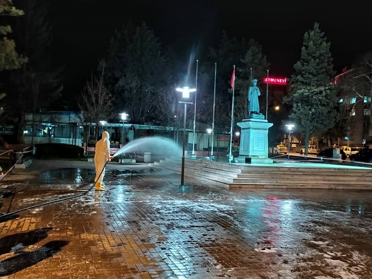 EKİPLER GECE GÜNDÜZ ÇALIŞIYOR