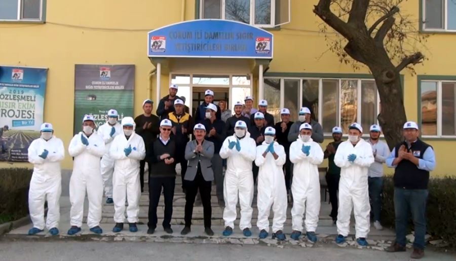 SAĞLIK ÇALIŞANLARINA ALKIŞLI DESTEK