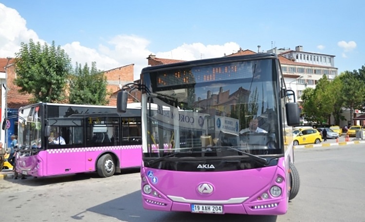 BELEDİYE OTOBÜS SEFERLERİNİ AZALTTI