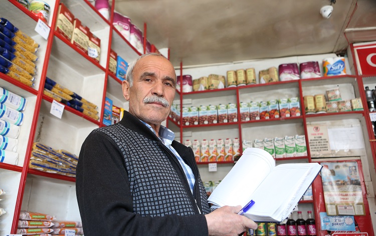 ÇORUMLU HAYIRSEVER BAKKALI ŞAŞIRTTI!