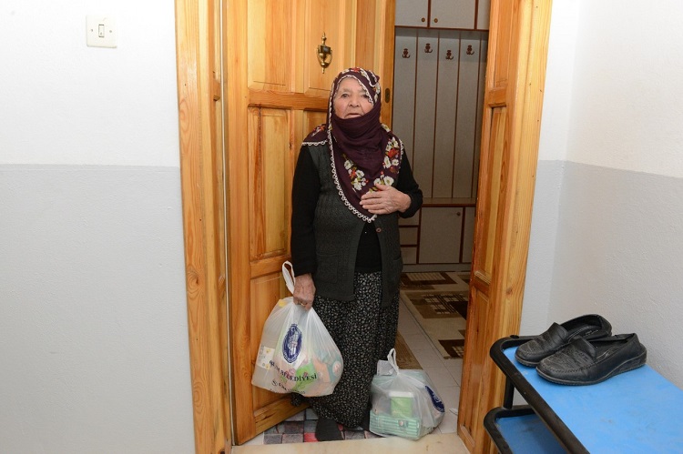 YAŞLILARIN İHTİYAÇLARI KARŞILANDI