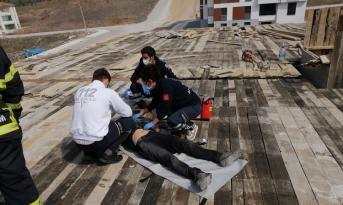 İNŞAATIN ÇATISINDA KALP KRİZİ GEÇİRDİ