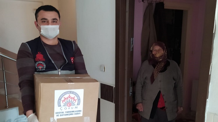 İHTİYAÇ SAHİBİ YAŞLILARA GIDA KOLİSİ