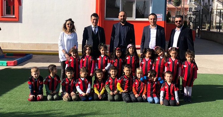 ÇORUMSPOR FORMASI HEDİYE ETTİLER