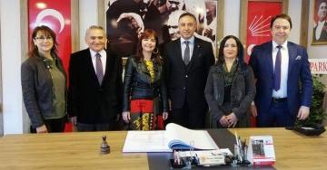 KAMPANYAYA İMZA ATARAK DESTEK VERDİ