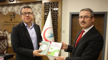 HASTANE KÜTÜPHANESİNE KİTAP BAĞIŞI