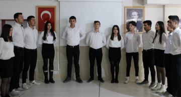 ÖĞRENCİLERDEN BAŞARILI KUTLAMA PROGRAMI