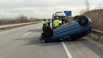 BARİYERLERE ÇARPARAK TAKLA ATTI: 1 YARALI