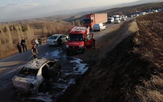 SEYİR HALİNDEKİ OTOMOBİL YANDI