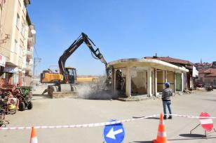 KAMULAŞTIRILAN BİNALARIN YIKIMI BAŞLADI