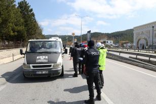 ÇORUM GEÇİŞİNDE UZUN ARAÇ KUYRUKLARI