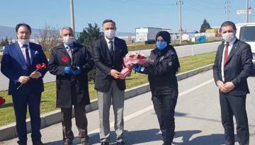 POLİS HAFTASINA KARANFİLLİ KUTLAMA