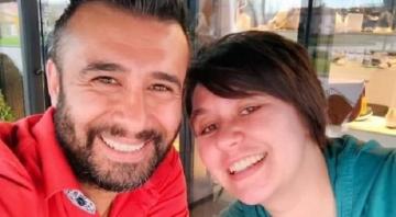 GENÇ ÖĞRETMEN SEVENLERİNİ ÜZDÜ