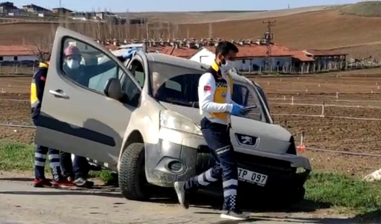 ÜZÜCÜ KAZADA SÜRÜCÜLER YARALANDI