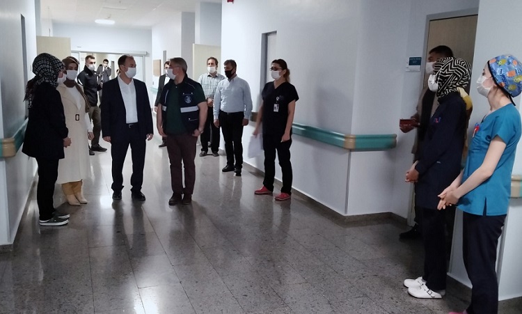 KOVİD 19 KAHRAMANLARINI UNUTMADI