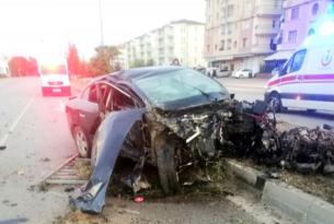 OTOMOBİL KAZADA HURDAYA DÖNDÜ