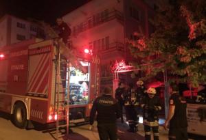 YAŞLI ÇİFT YANGINDAN KURTARILDI