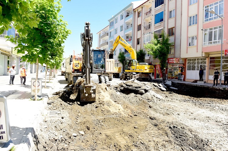 BELEDİYE BAYRAMDA AŞKLA ÇALIŞIYOR