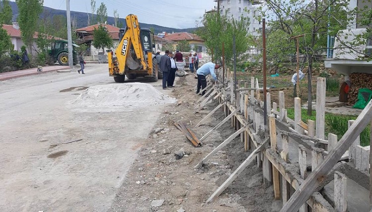 BELEDİYE ÇALIŞMALARA DEVAM EDİYOR