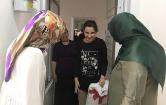 ONLARINDA GÖNÜLLERİNİ ALDILAR