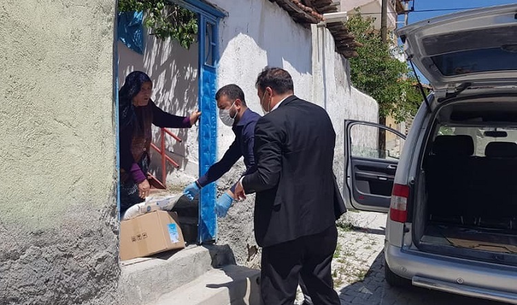 YARDIM KOLİLERİ DAĞITIMI SÜRÜYOR