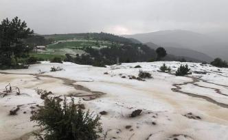 ÇORUM’DA KÖYLERİ DOLU VURDU