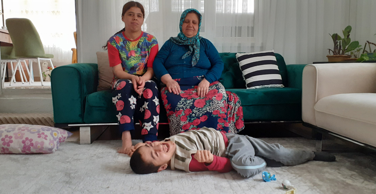 ÇORUMLU BU ANNEYİ ALKIŞLIYORUZ