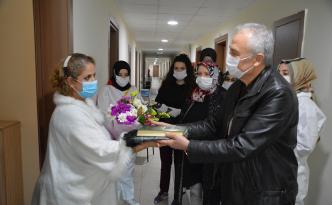 KARANTİNADAKİ ANNELERE SÜRPRİZ