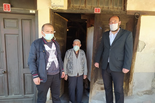 ŞÜKRÜ DEDE 65 YAŞ MAAŞINI BAĞIŞLADI