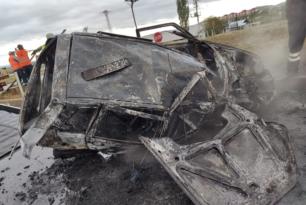 KAZA YAPAN OTOMOBİL YANDI: 1 YARALI