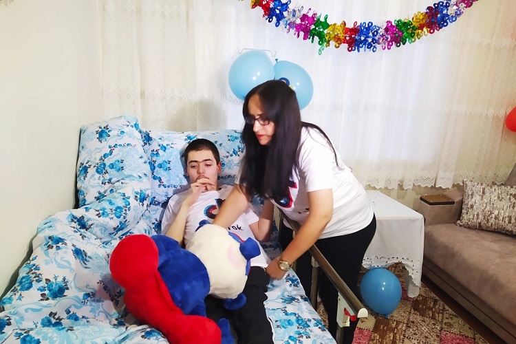 ÇORUMLU HASTA BAKICI GÖNÜLLERİ FETHETTİ