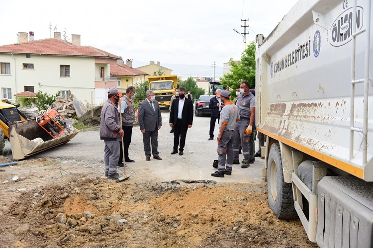 ASFALTLARA BAKIM VE ONARIM YAPILDI